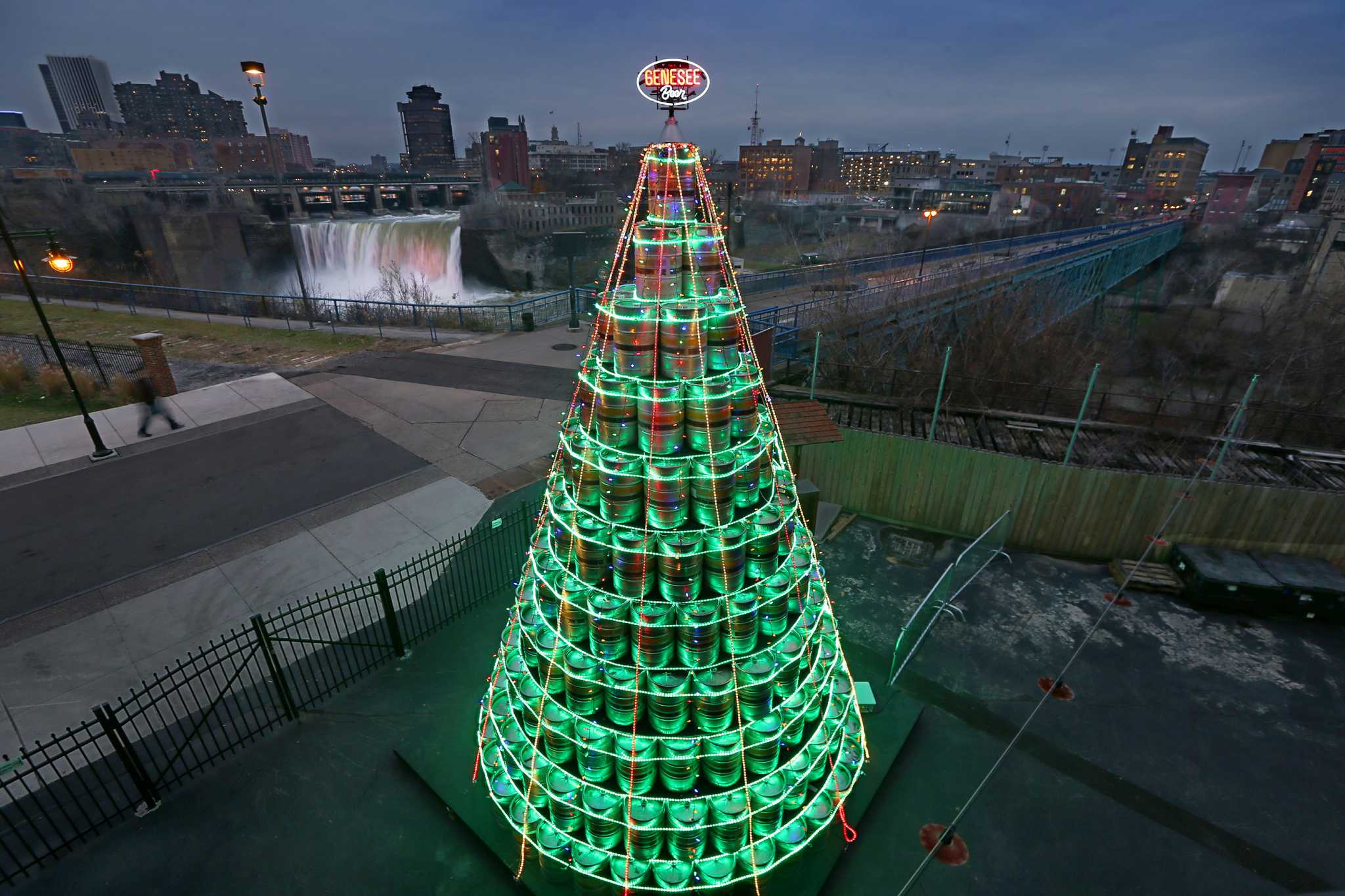 Genesee Beer Keg Christmas Tree Lighting 2022 Christmas Tree Made Of 428 Kegs Graces Rochester Brew House