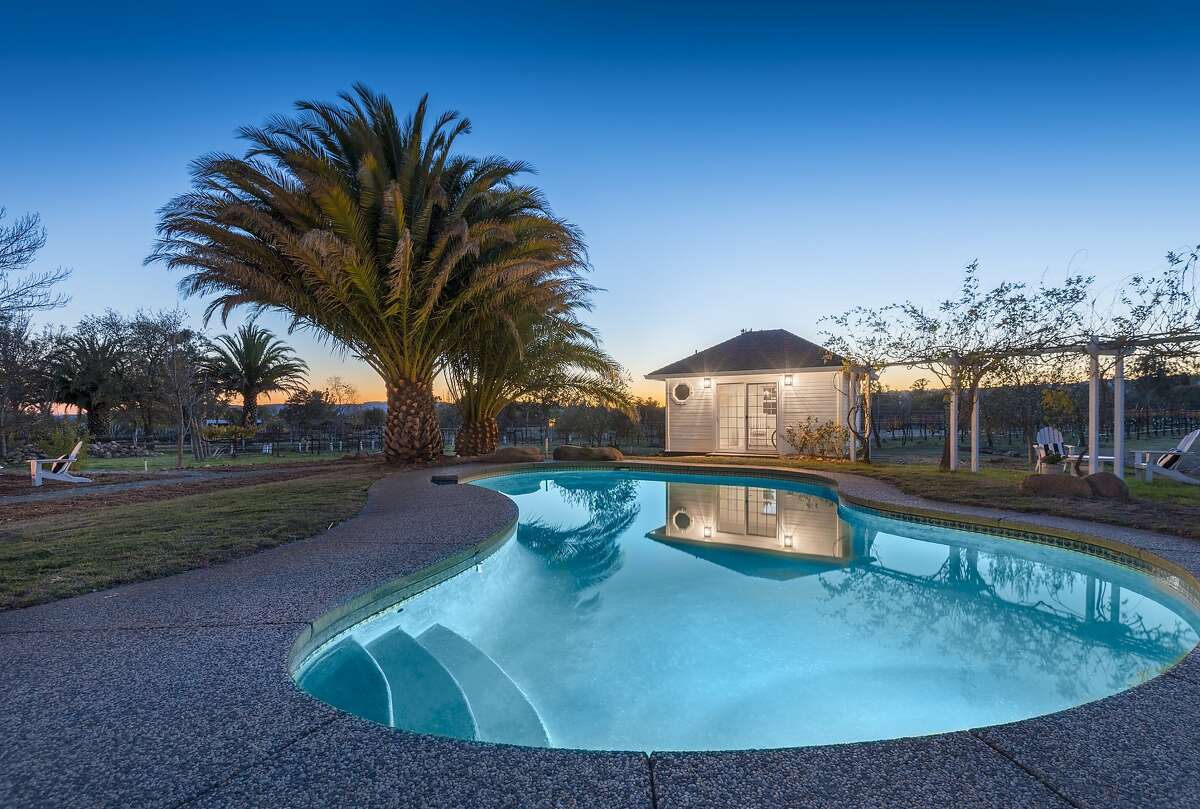 Hobby vineyard, entertainer’s backyard in Wine Country