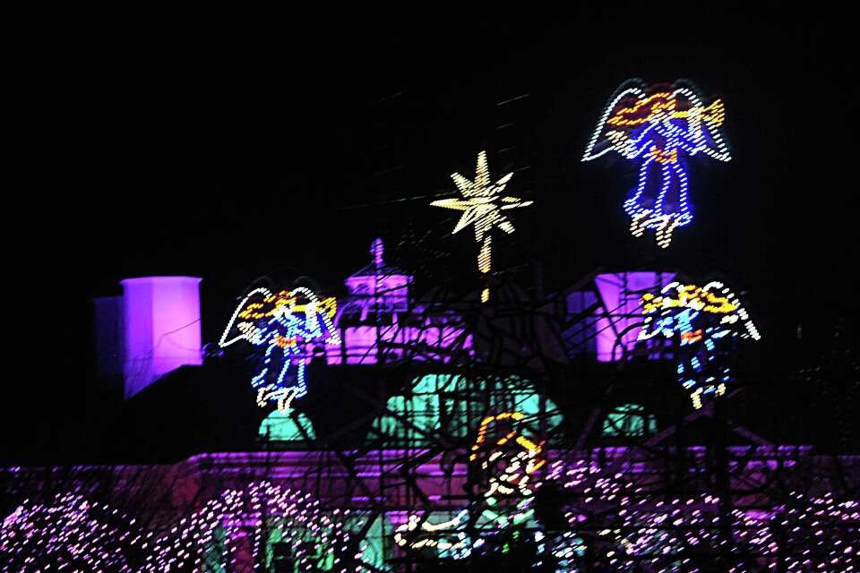 Belle Haven holiday light show