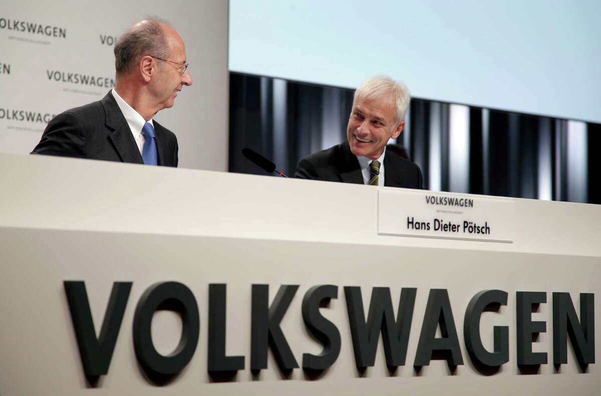 Hans-Dieter Poetsch, left, chairman of Volkswagen's supervisory board, and CEO Matthias Mueller confer prior to Thursday's news conference. ﻿