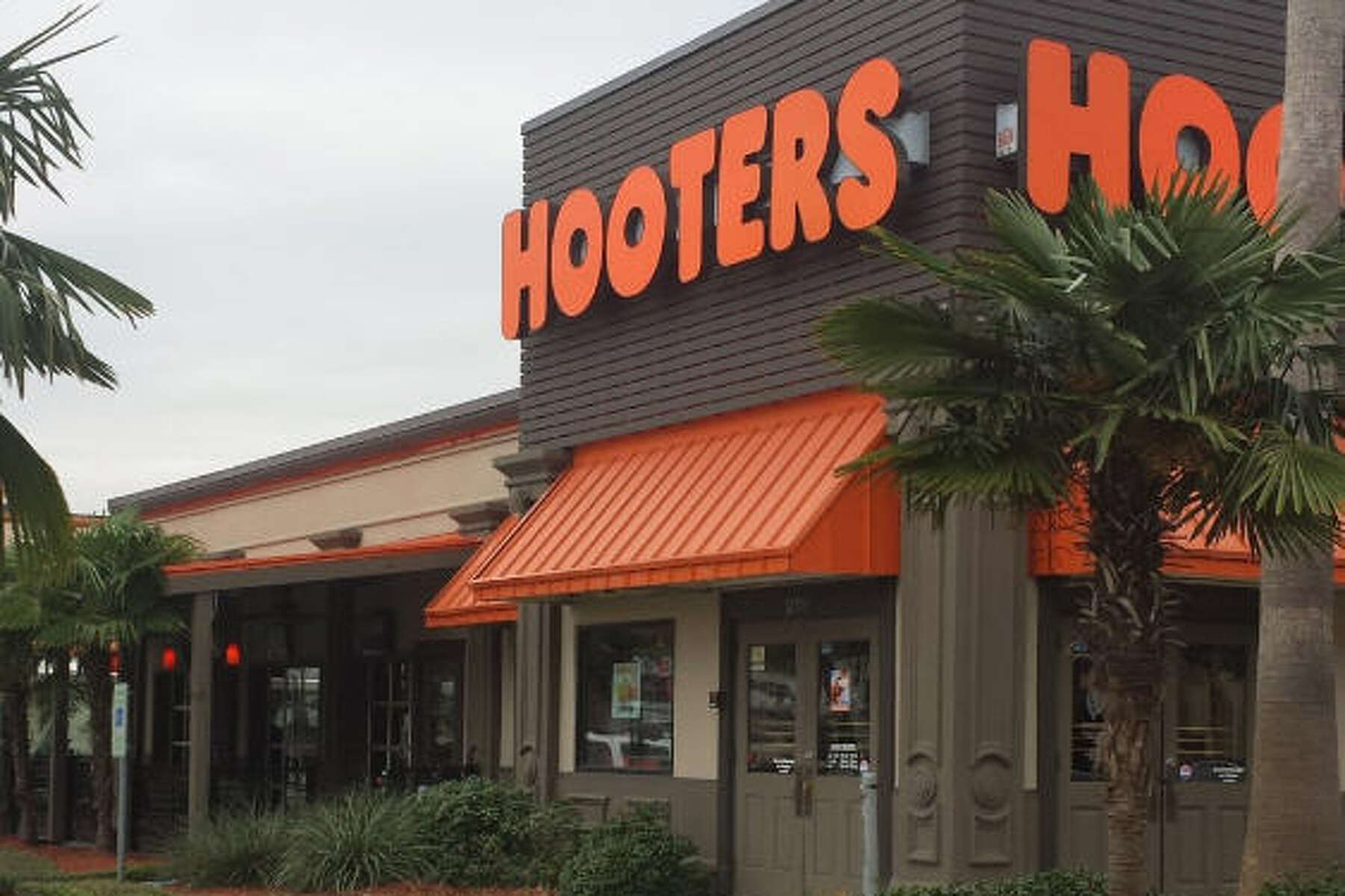 shred a picture of your ex and get free wings at hooters on valentine s day