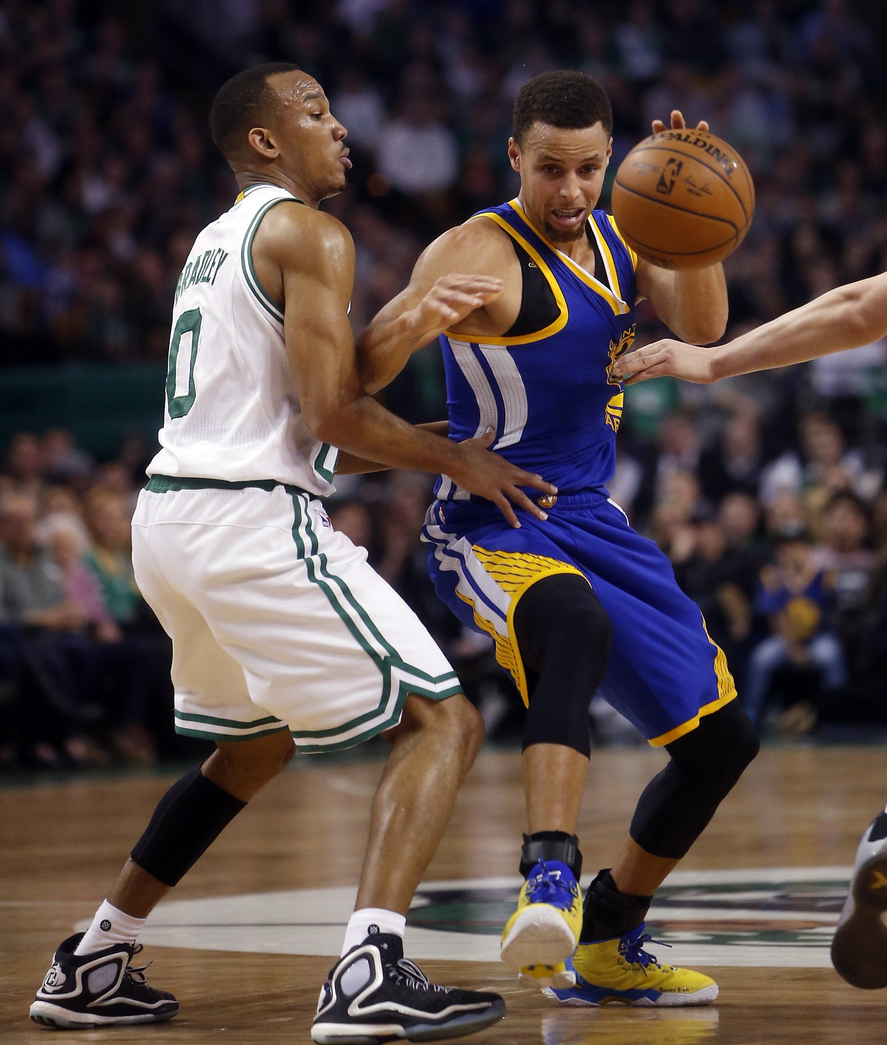 With Warriors’ win in Boston, the streak lives and all is well