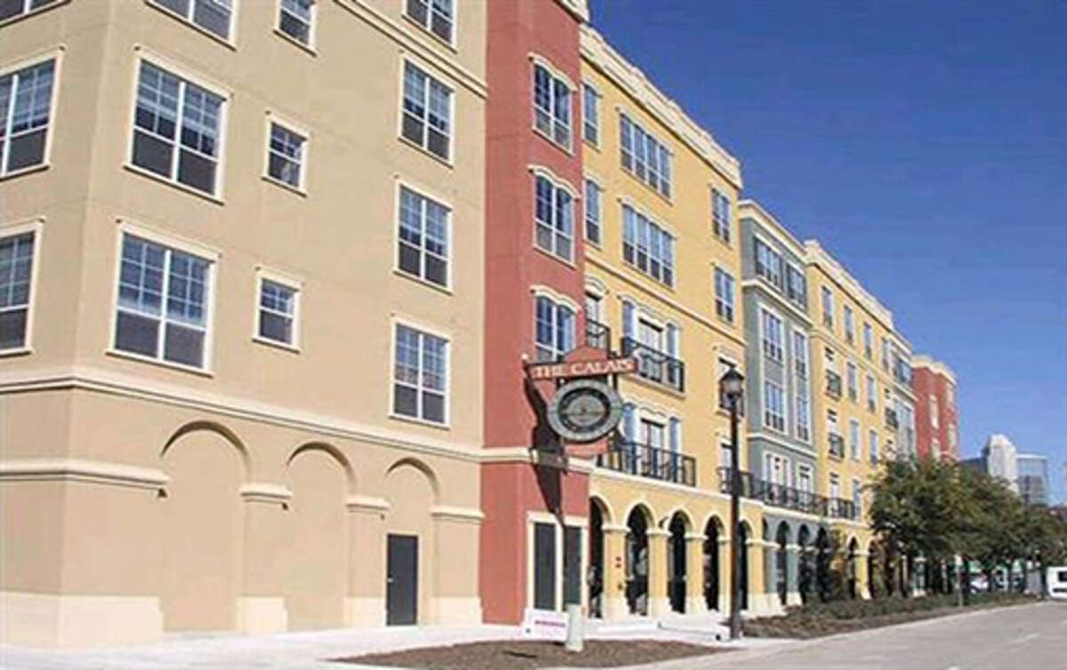 HFF arranged financing on behalf of Venterra Realty for the purchase of Calais at Courtlandt Square, a 356-unit midrise apartment community.