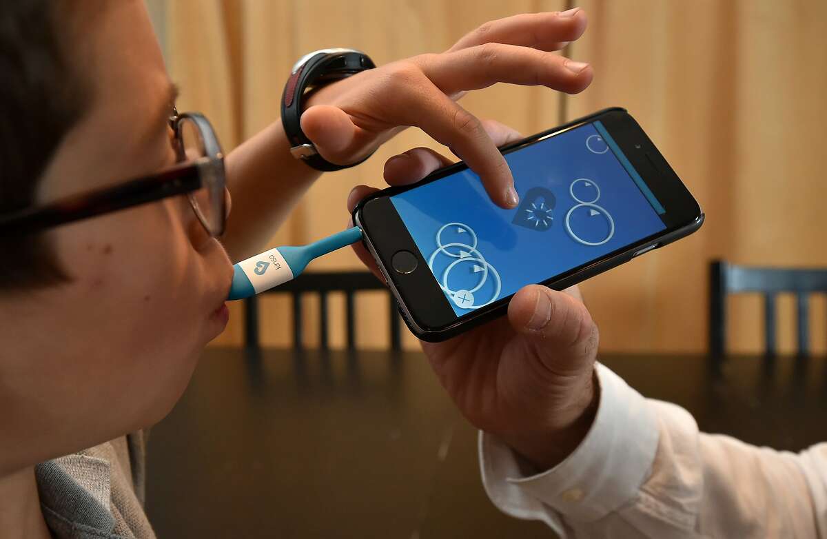 Kinsa smart thermometer uses app to note symptoms, curb ...