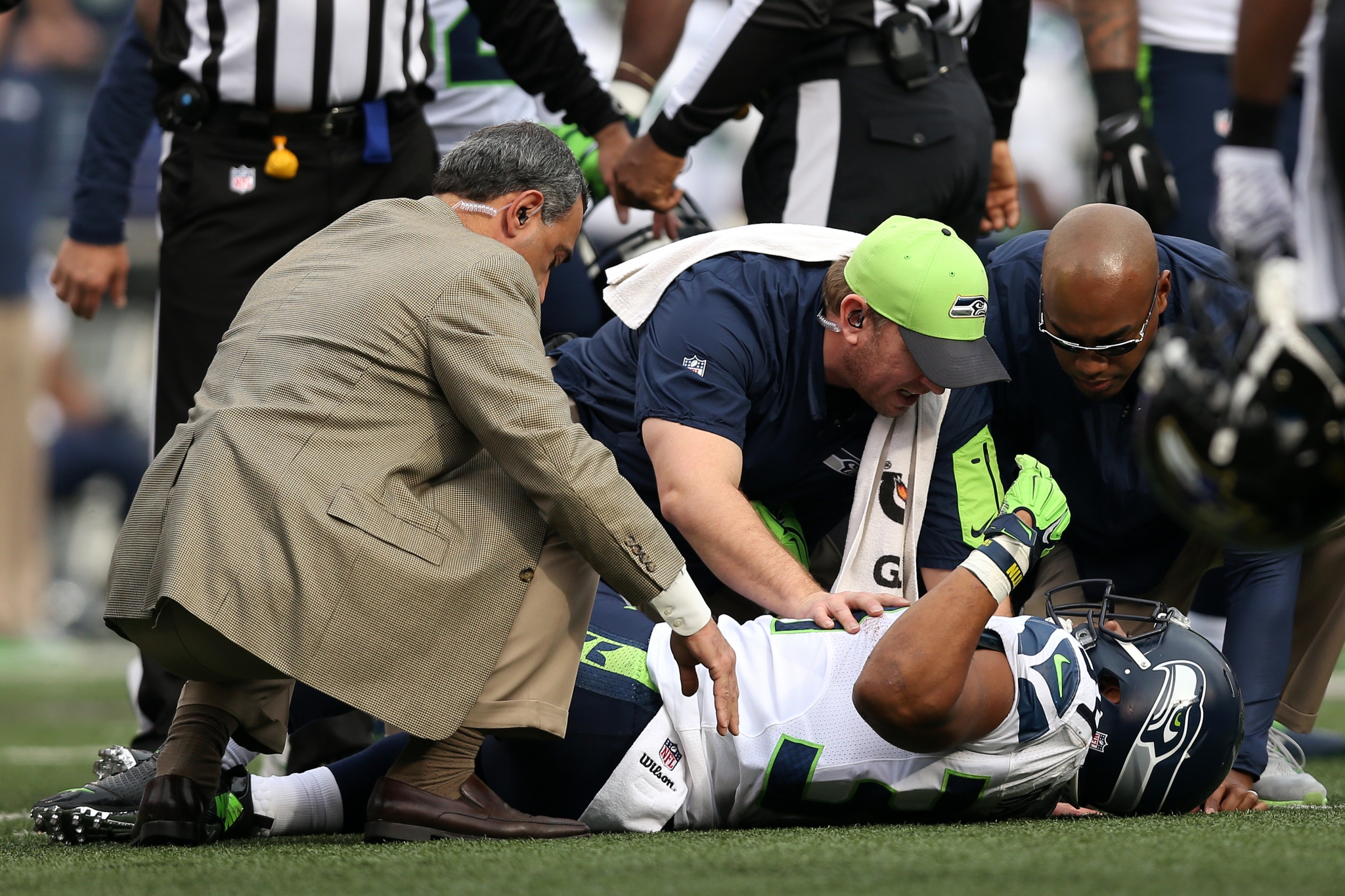 Seattle Seahawks RB Thomas Rawls suffers ankle injury, will miss rest