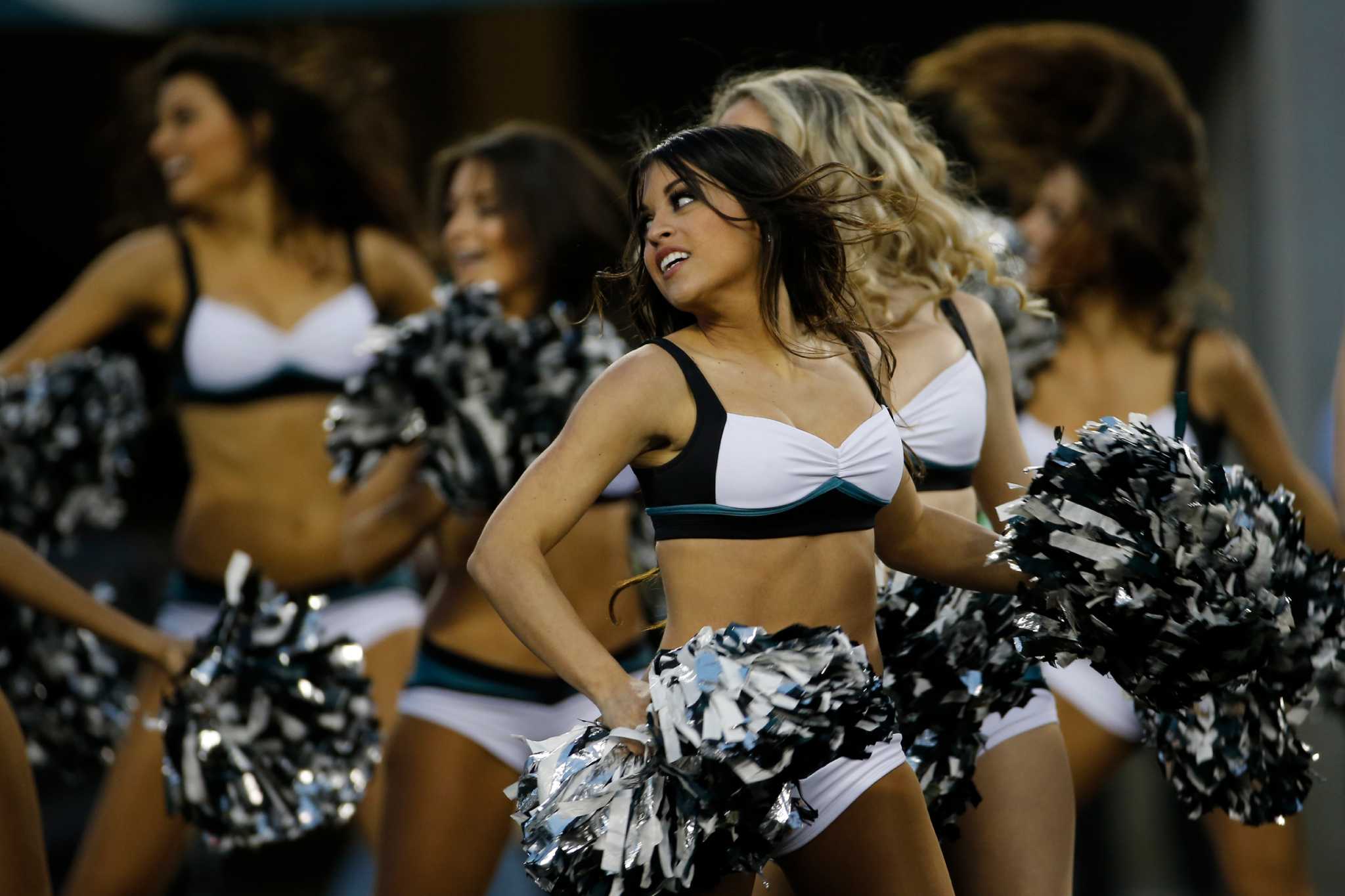 2015 NFL cheerleaders: Week 14