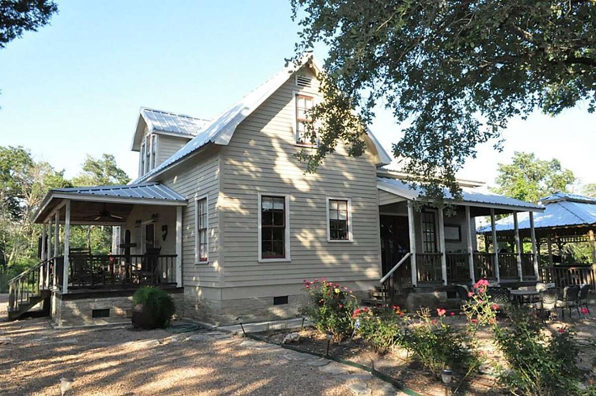 8 vintage, yet luxurious, farm homes for sale around Texas