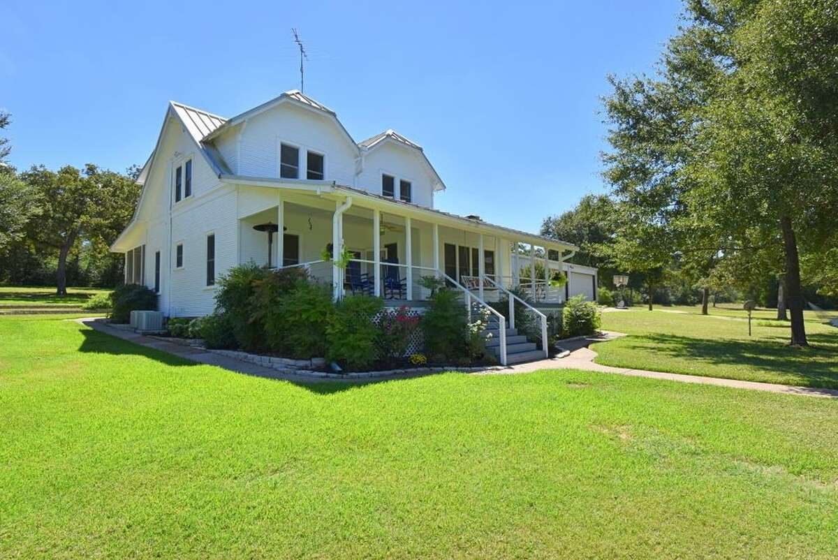 8 vintage, yet luxurious, farm homes for sale around Texas