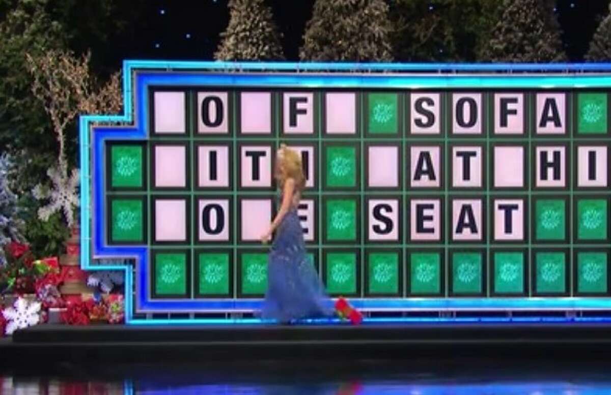 1200px x 777px - Vanna White's Own Dress Turns Against Her in 'Wheel of Fortune' Blooper ( Video)