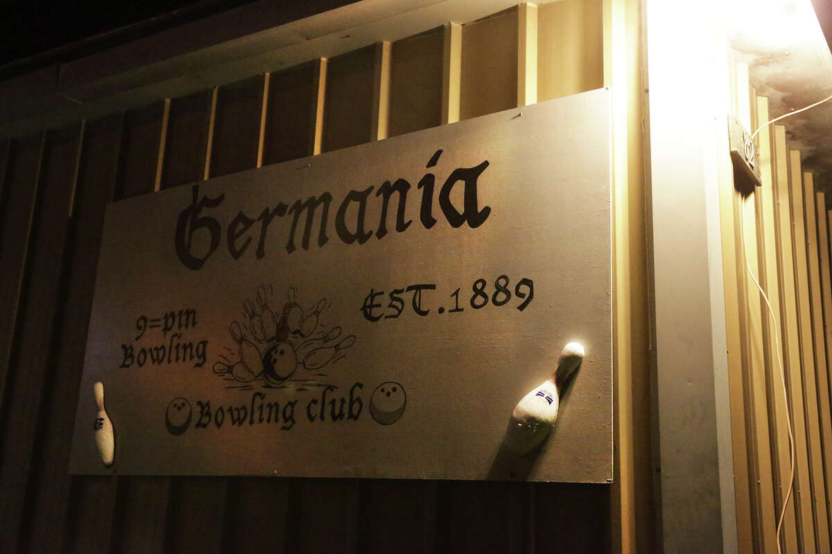 Ninepin bowling near San Antonio keeps nearextinct sport alive