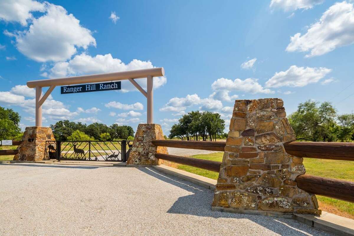 Luxury log cabin and 757acre Texas ranch listed at 5M
