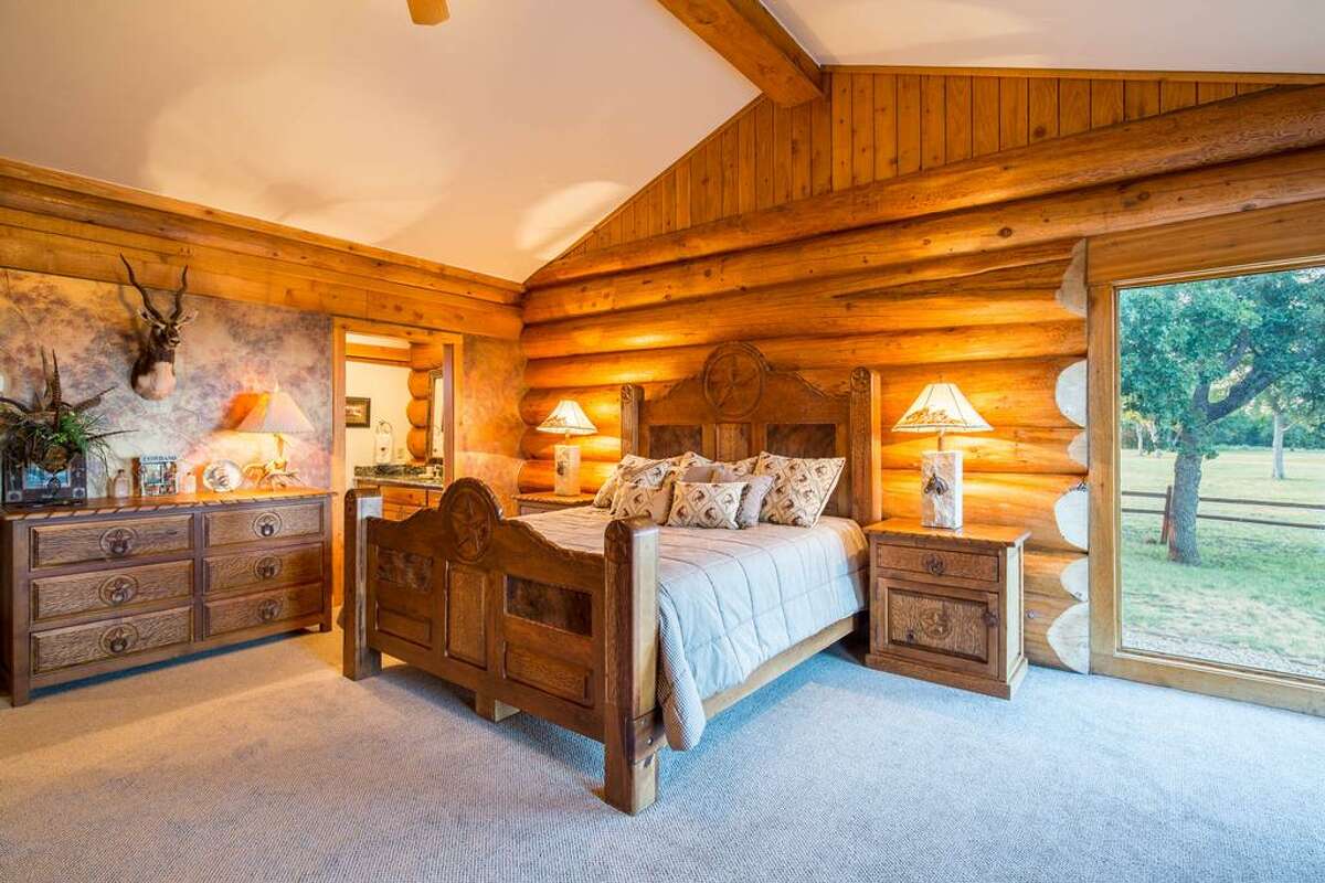 Luxury log cabin and 757acre Texas ranch listed at 5M