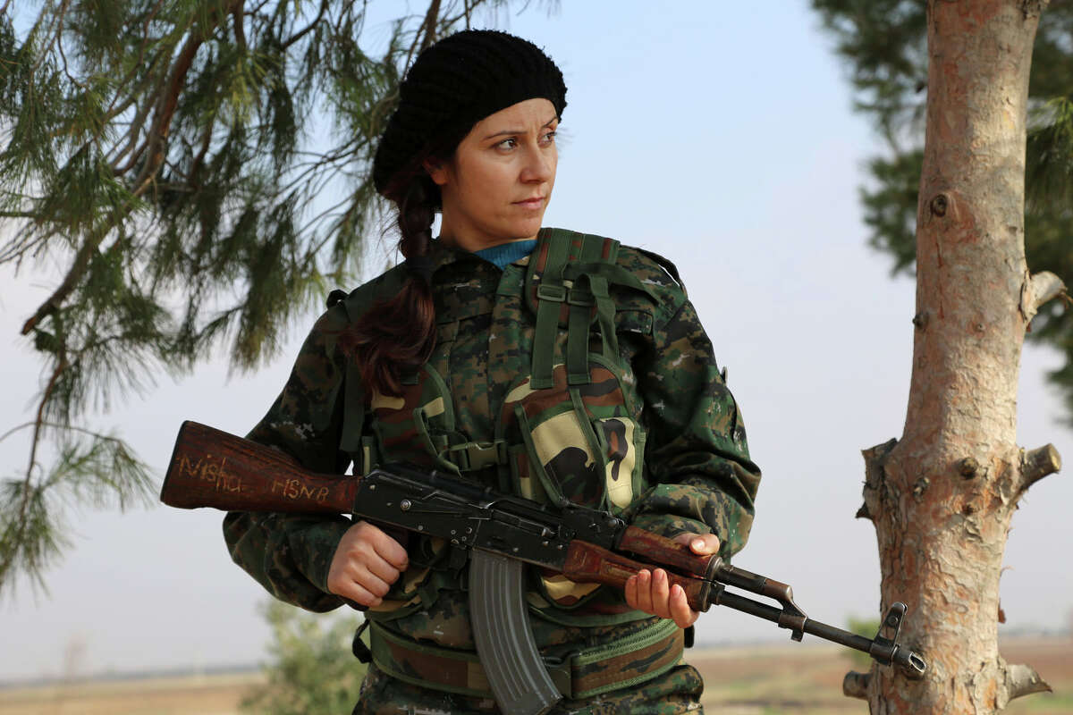 Christian female soldiers of Female Protection Forces battle ISIS on ...