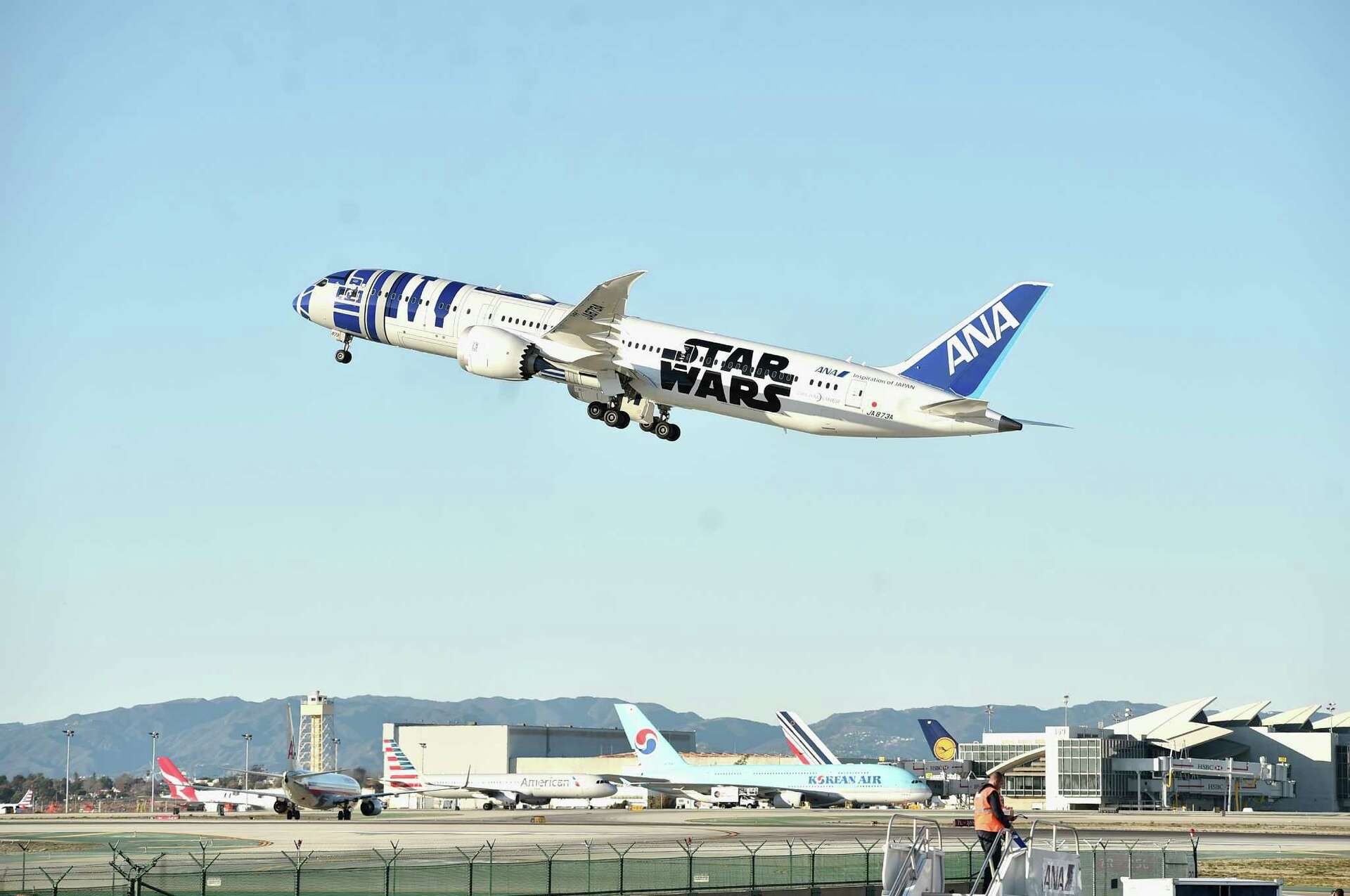 ANA B787-9 STARWARS やすぽん PICTURES: ANA reveals Star Wars livery on Boeing 787-9