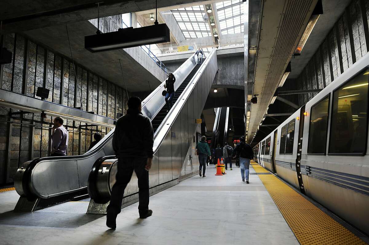 An outbound train leaves the platform at the Glen Park BART station in San Francisco, CA, on Thursday, December 18, 2014.