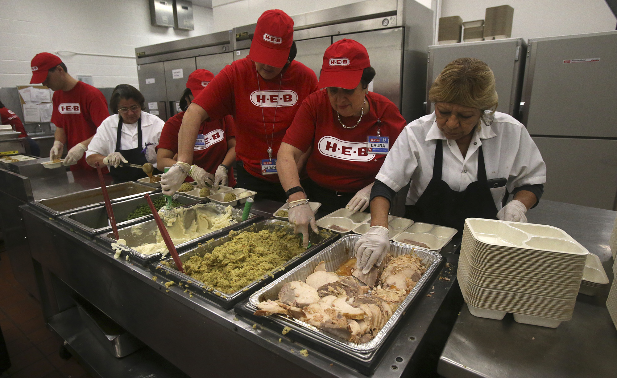 Preparing meals for homebound seniors kicks off HEB Feast of Sharing