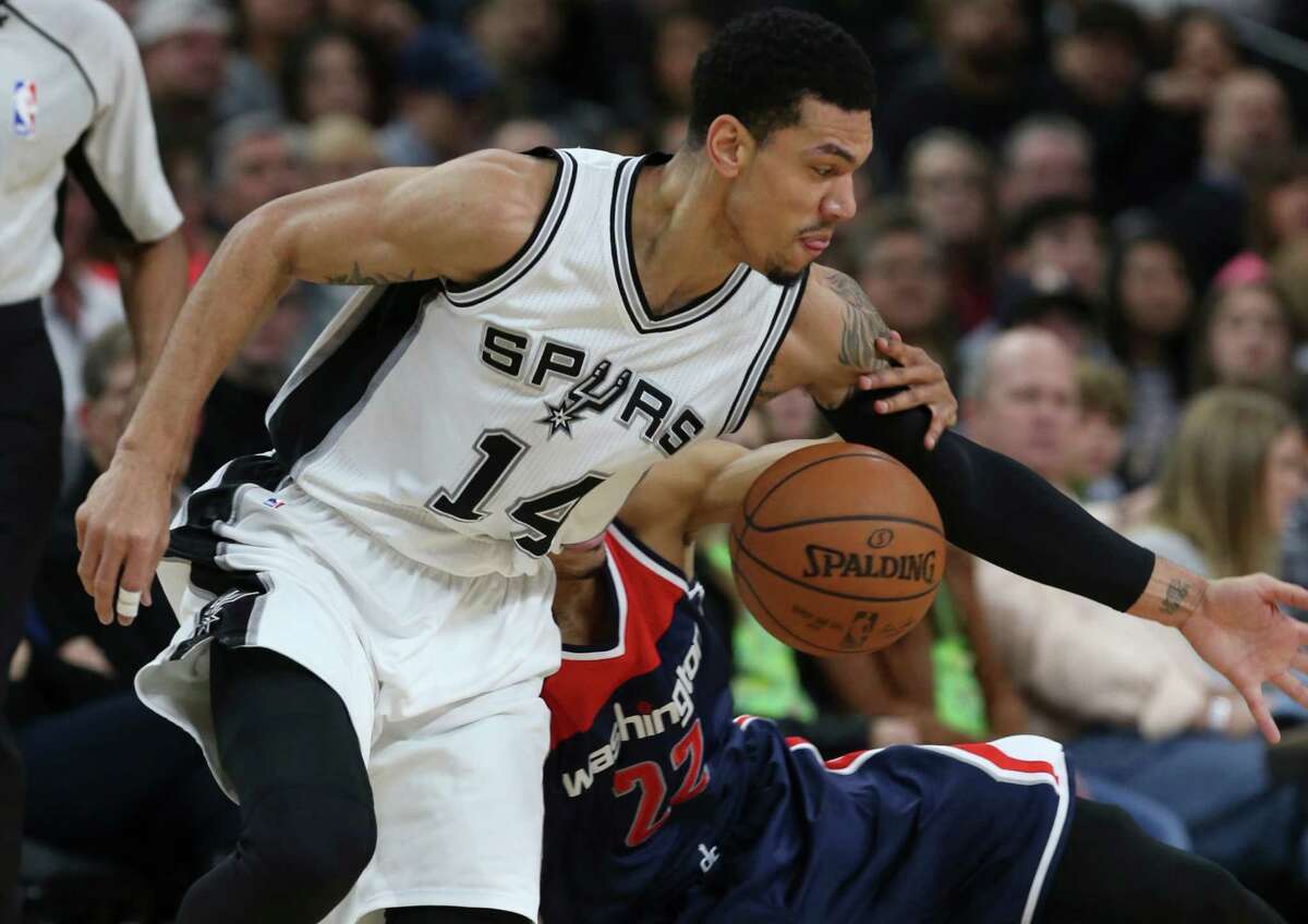 Spurs’ Danny Green gets a loose ball against Washington Wizards’ Otto Porter Jr. during the first half at the AT&T Center on Dec. 16, 2015.