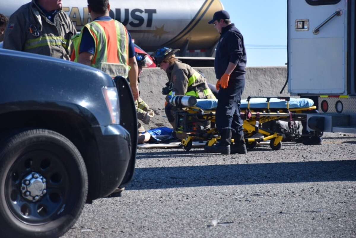 Multicar crash near downtown San Antonio on U.S. 281