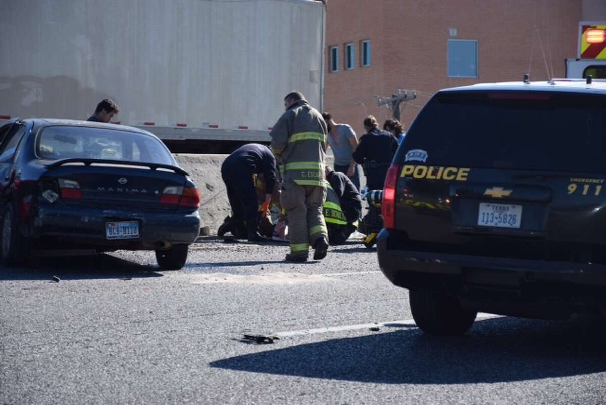 Multicar crash near downtown San Antonio on U.S. 281