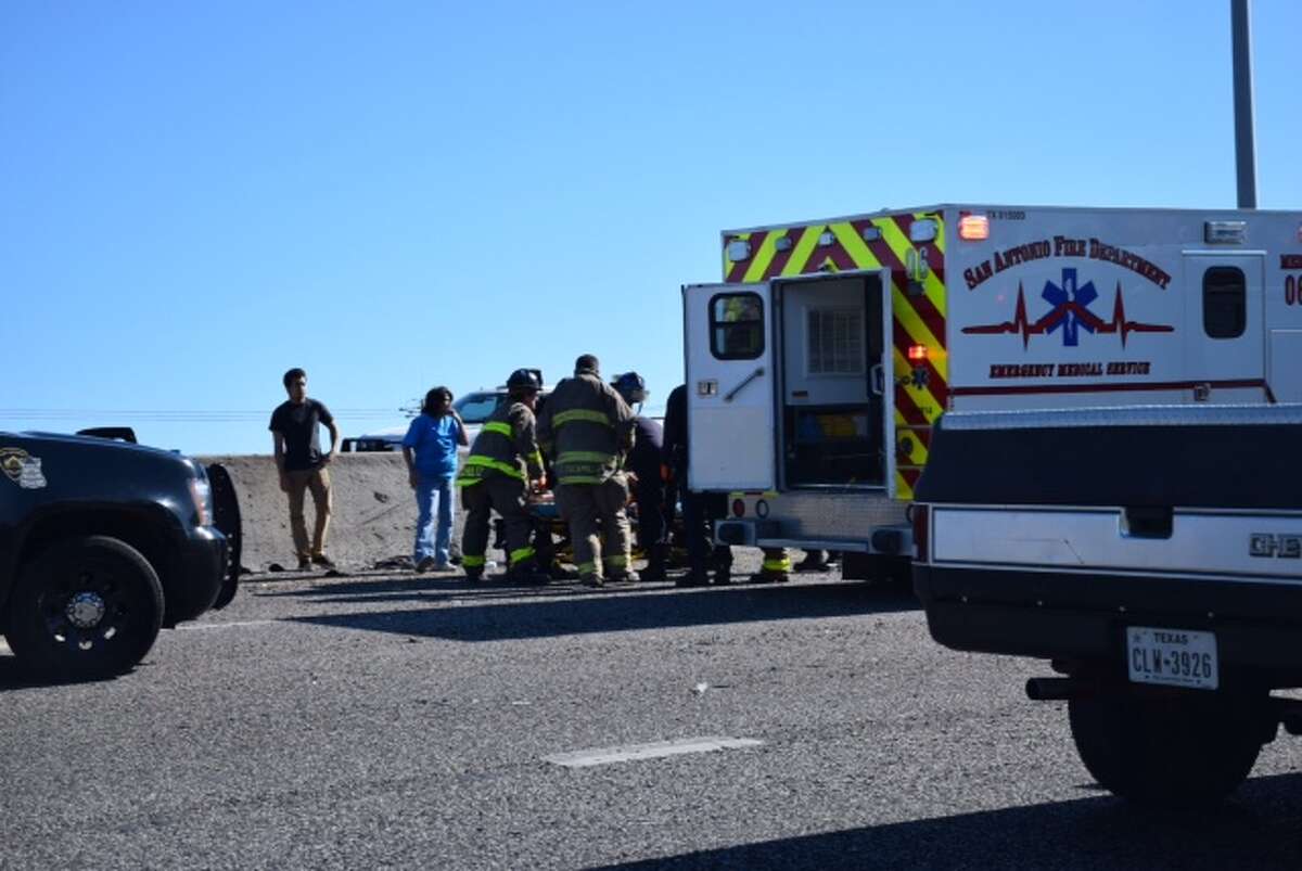 Multicar crash near downtown San Antonio on U.S. 281