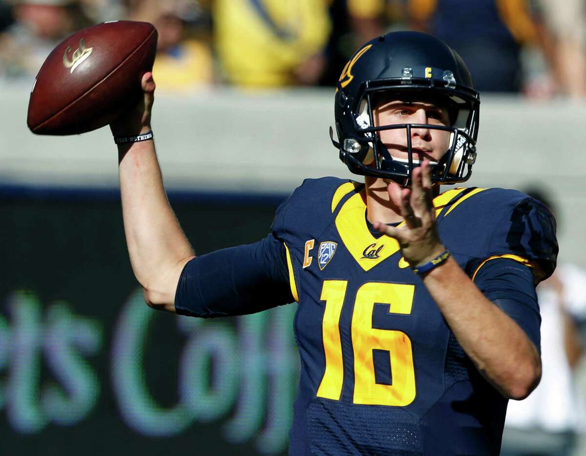 Quarterback Jared Goff throws down field in the 3rd quarter of the Cal Bears game against the USC Trojans at Memorial Stadium in Berkeley, Calif. on Saturday, Oct. 31, 2015.