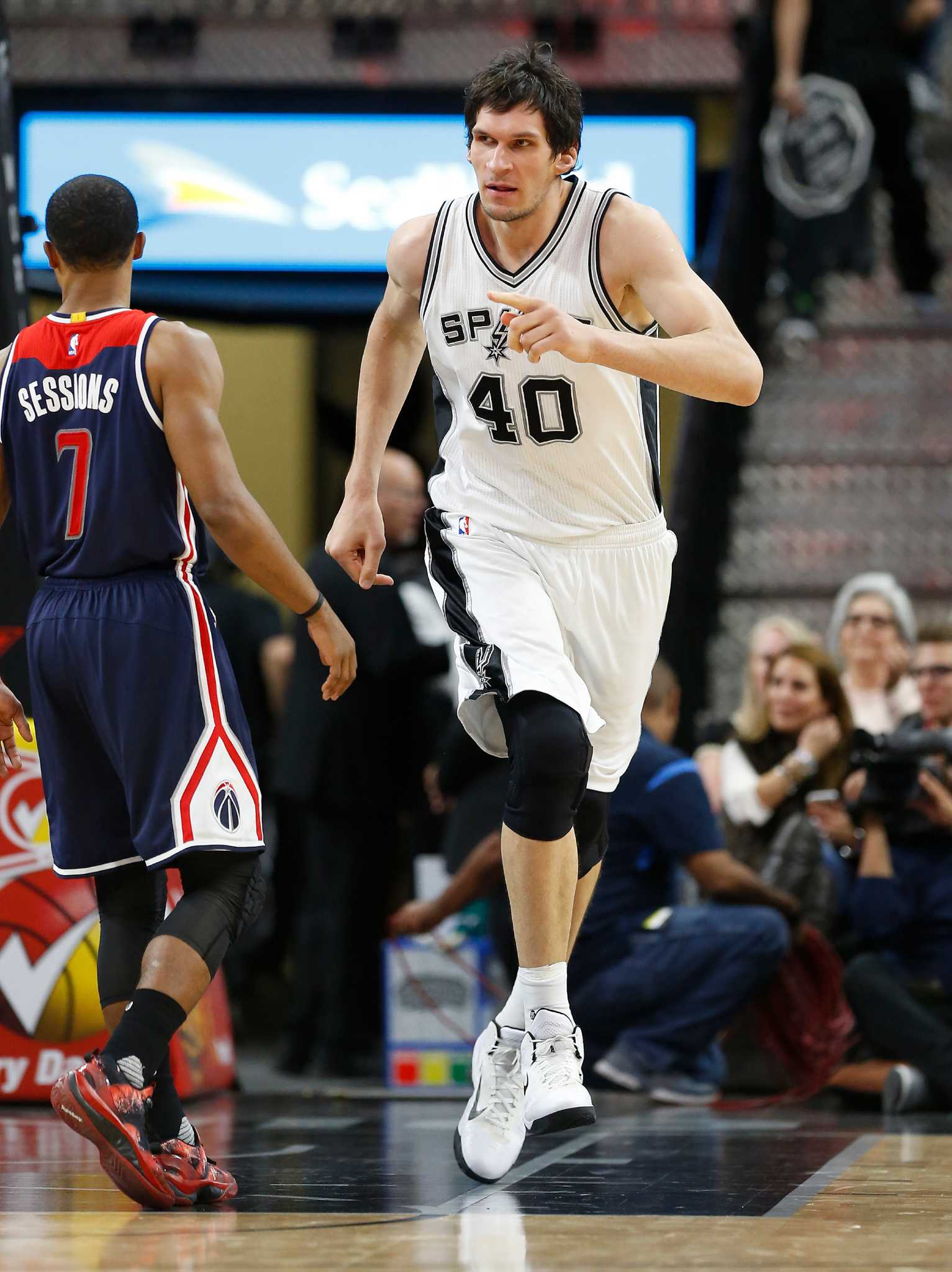 Here are a bunch of photos of Spurs' Boban Marjanovic's hands