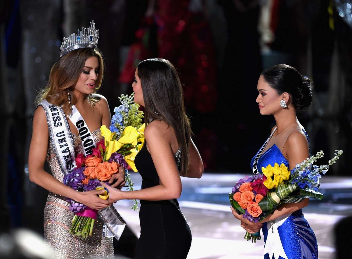 Steve Harvey Crowns Wrong Contestant As Miss Universe 2015