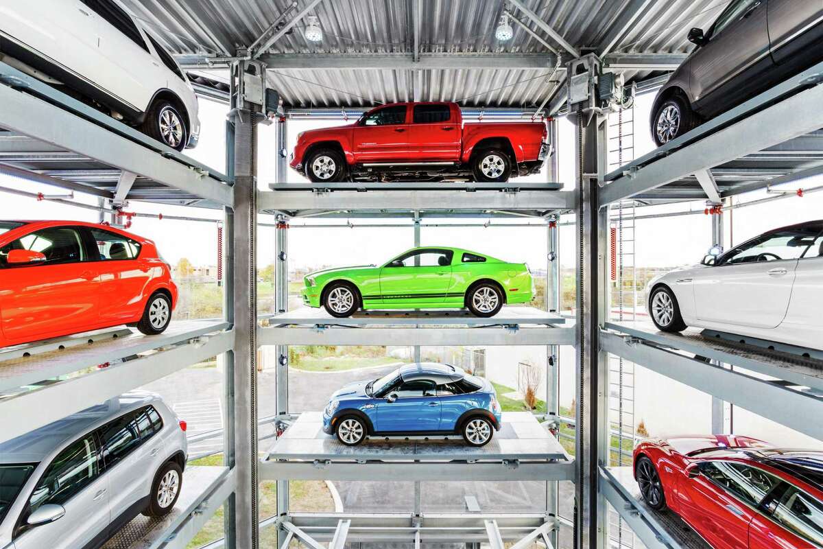 Carvana launched a “vehicle vending machine” in Nashville last month. The company plans to build one in San Antonio, according to state filings.