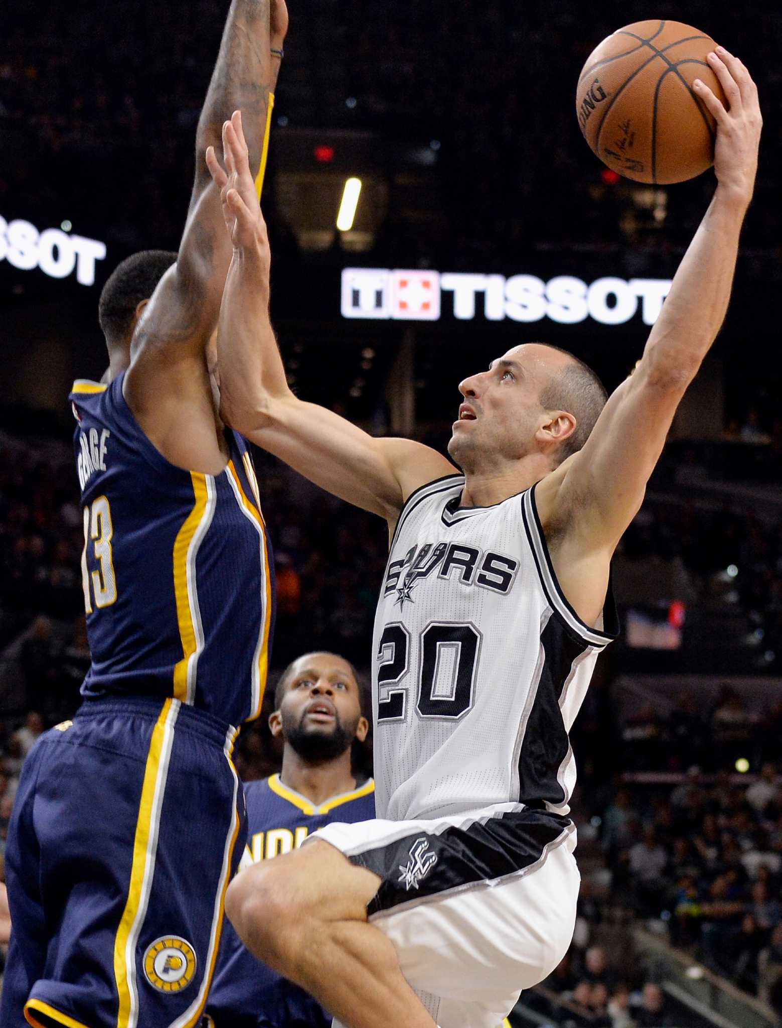 Manu Ginobili embraces his hair loss with bald eagle selfie