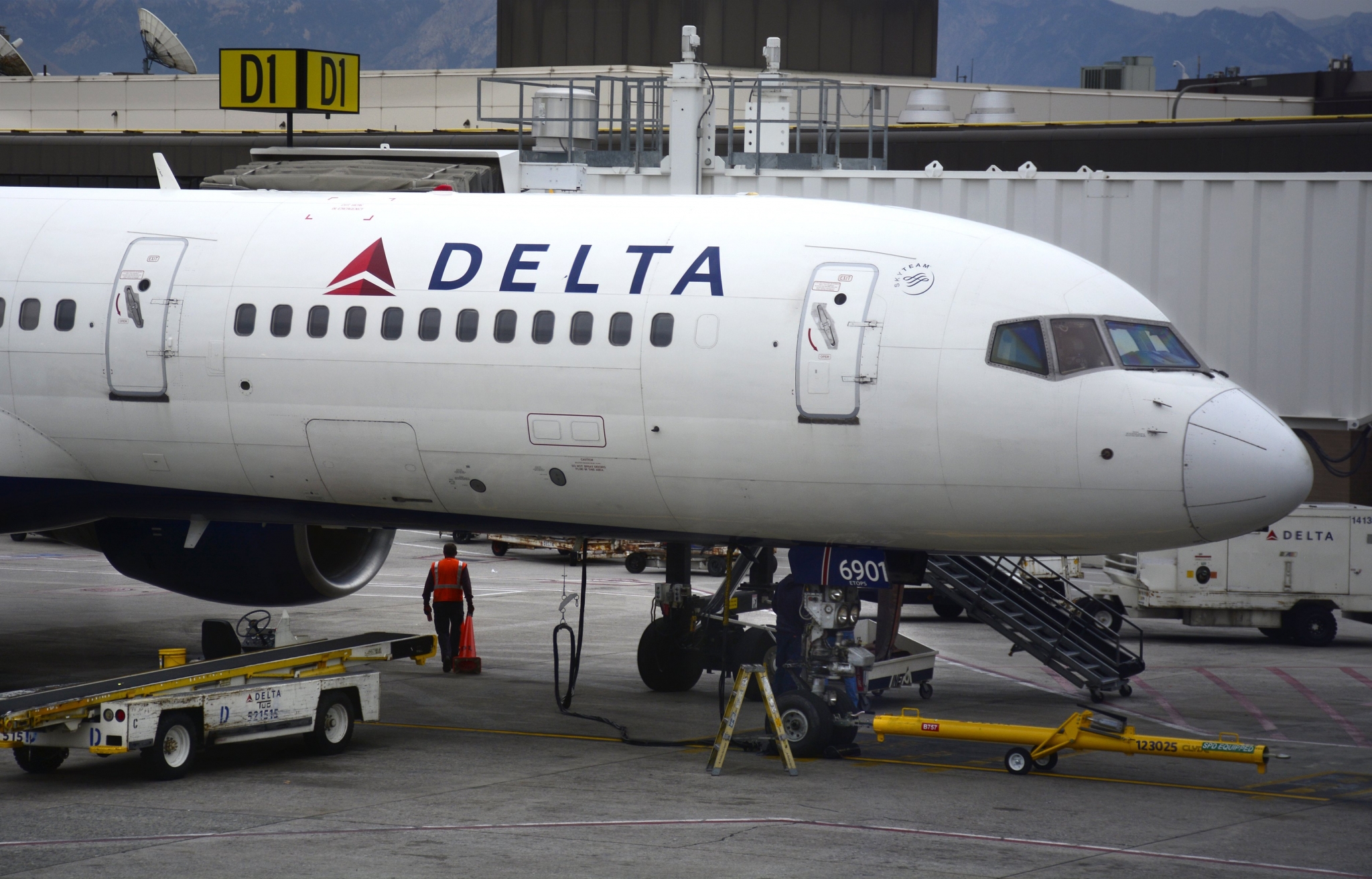Frustrated mom pens furious letter to Delta after breast milk brouhaha