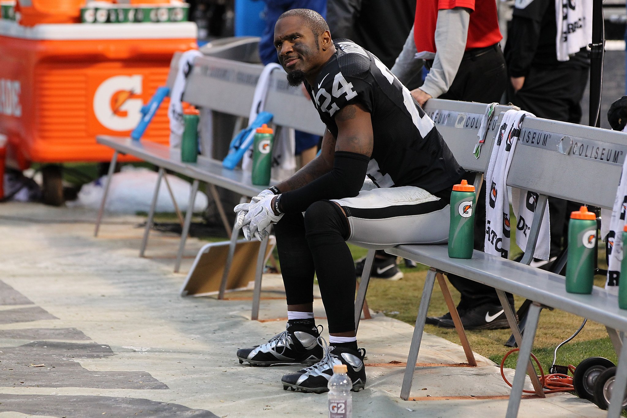 Photos: Charles Woodson's final home game as a Raider