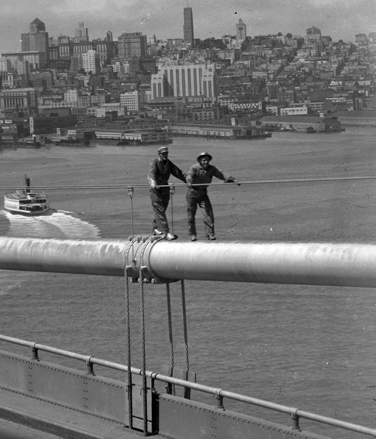 粉刷海湾大桥1948年8月