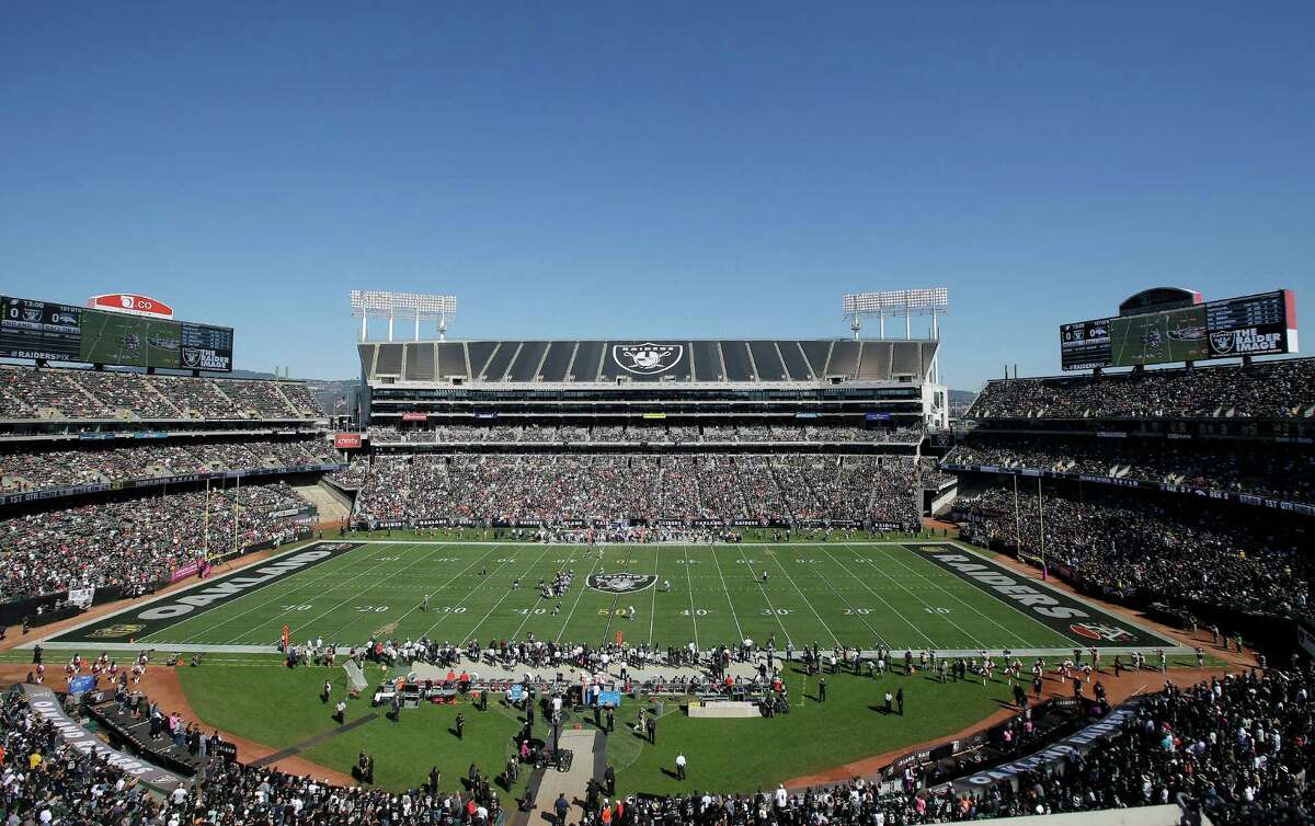 September 17, 2000 - Oakland, California, U.S - Oakland Raiders vs