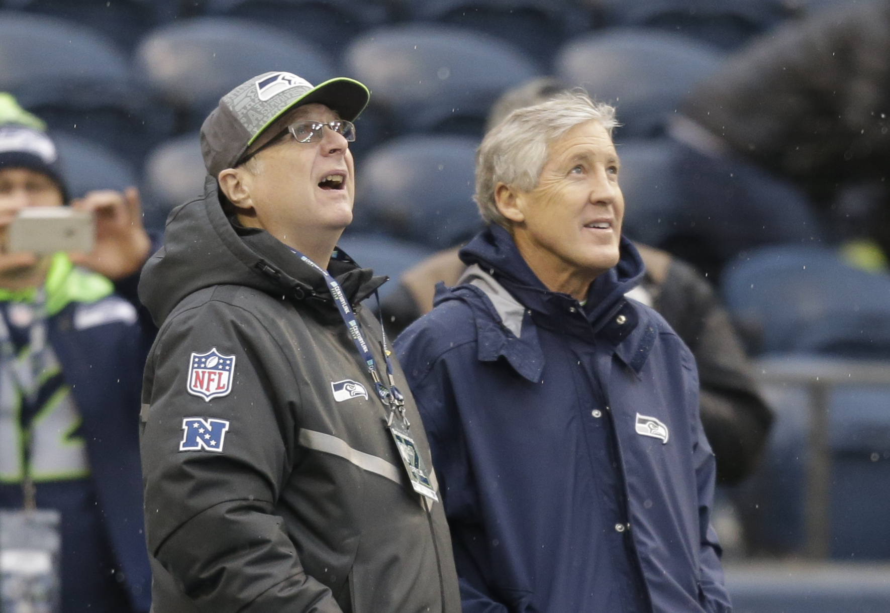 Seahawks induct late owner Paul Allen into “Ring of Honor” - The