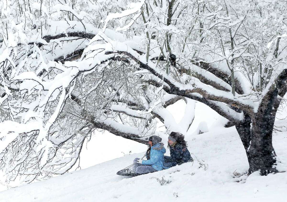 Heavy snowfall closes parts of I10 in West Texas, Panhandle snow