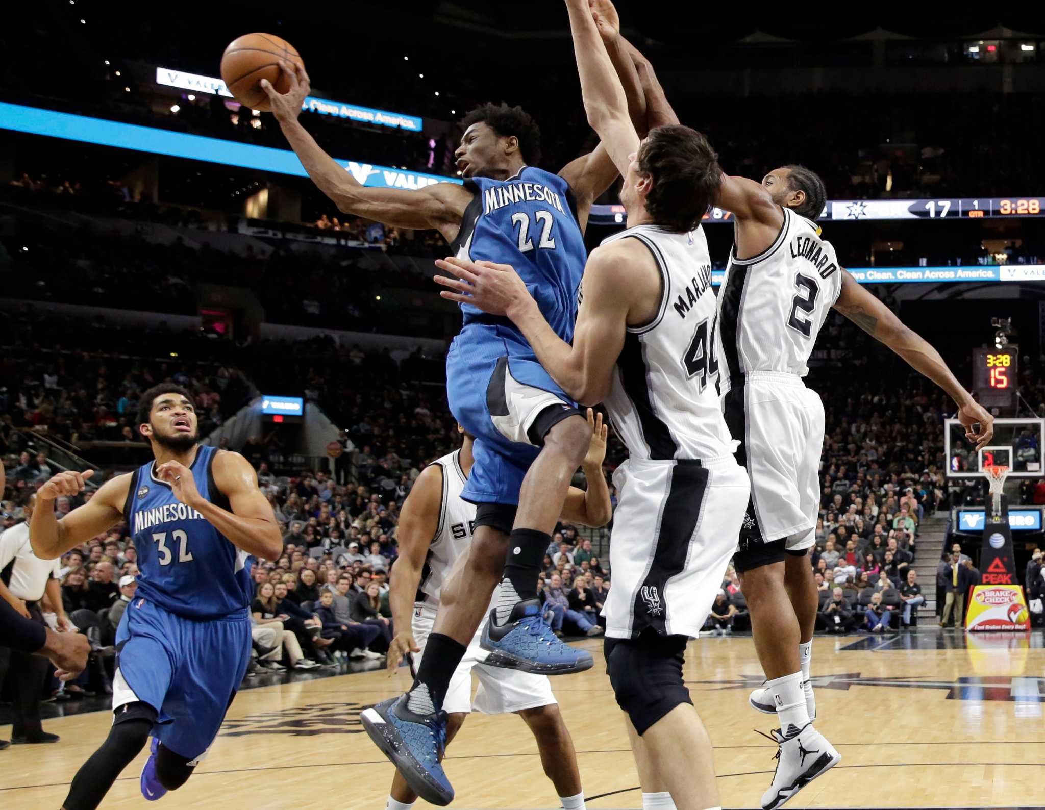 Alley-Oop Drunk - - Boban Marjanovic's HAND, though. 😳