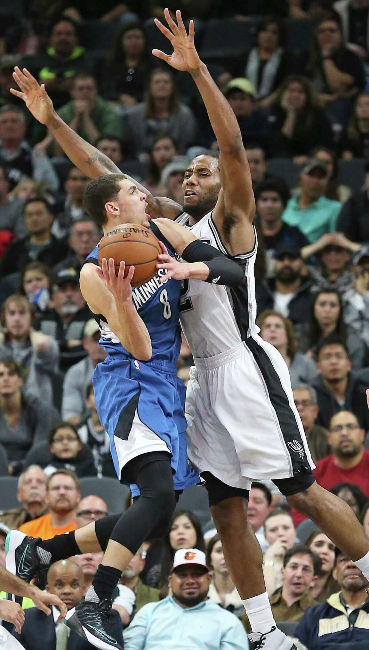 San Antonio Spurs Danny Green, Boban Marjanovic teach Selfies 101