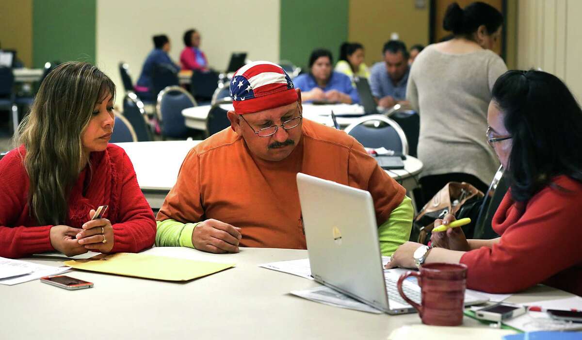 Isabel Montalvo (left) and her husband, Eraldo Montalvo, examined their 2016 health insurance options during a recent enrollment event at CentroMed’s Southside Medical Clinic in San Antonio. Maria Lee helped them navigate the federal marketplace to find options.
