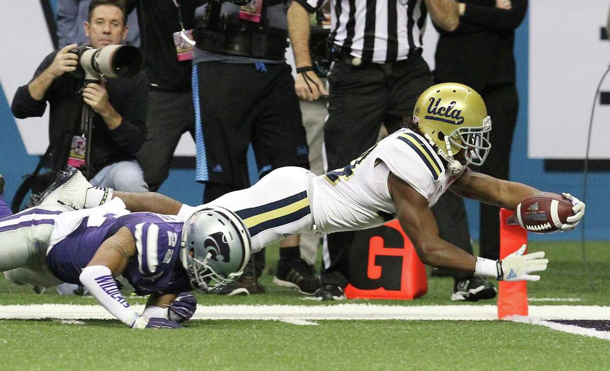 2015: The UCLA Bruins just nudged out the Kansas State Wildcats by 5 points in a 40 - 35 victory.