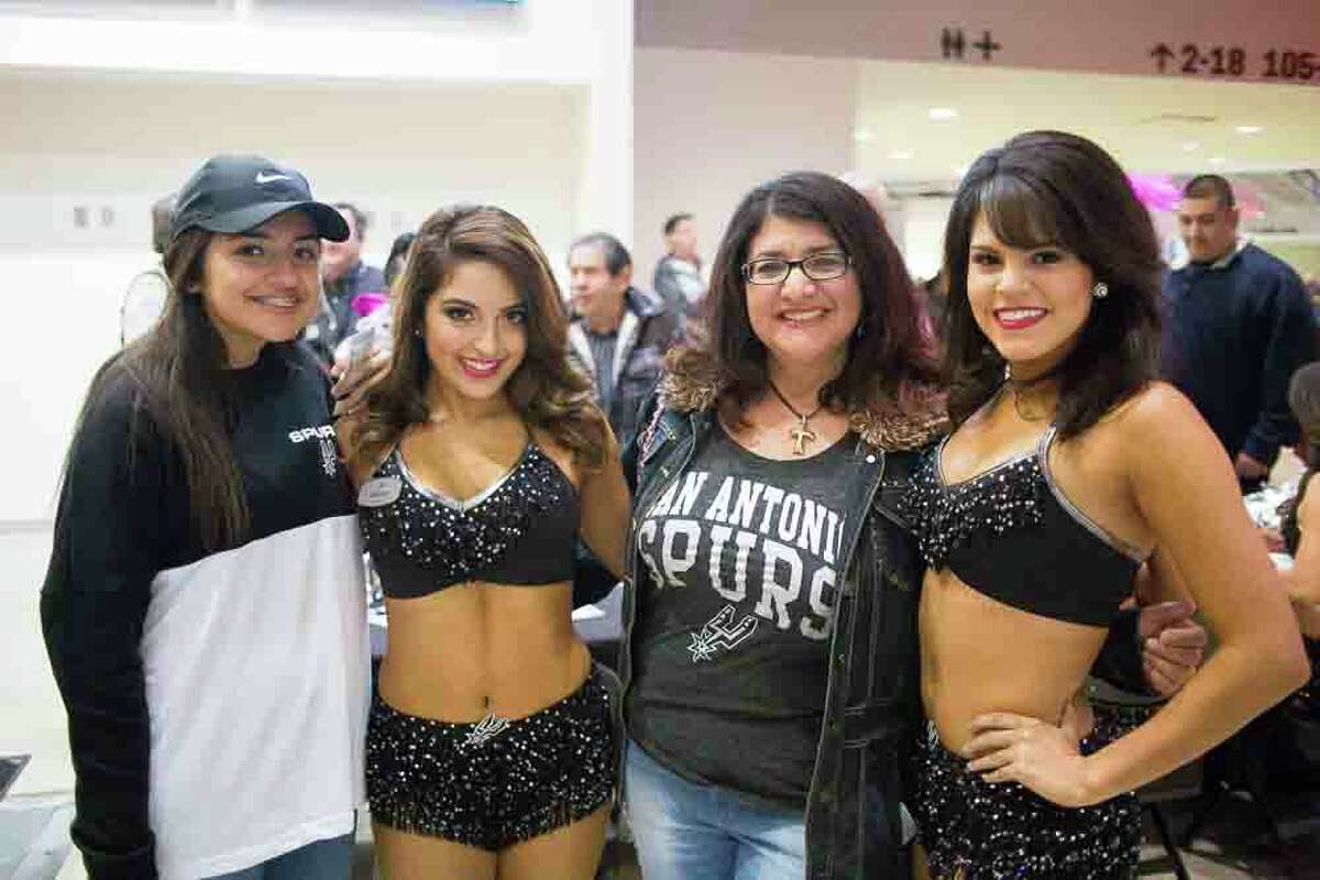 Spurs fans cheered their team to another win in their victory against the Phoenix Suns Wednesday, Dec. 30, 2015 in the AT&T Center.