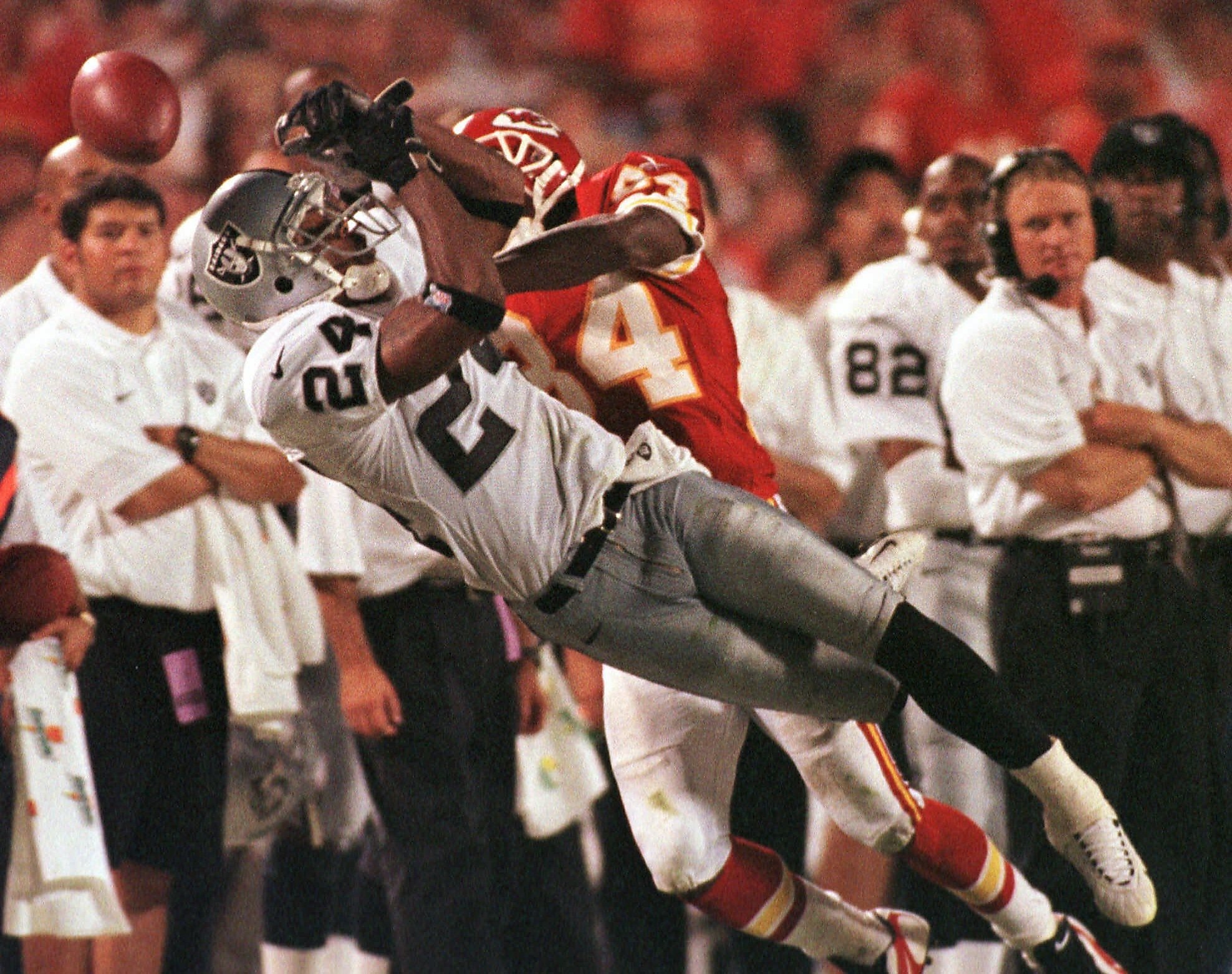 January 3, 2016: Oakland Raiders cornerback David Amerson (29) returns an  interception for a touchdown during the NFL game between the Oakland Raiders  and the Kansas City Chiefs at Arrowhead Stadium in