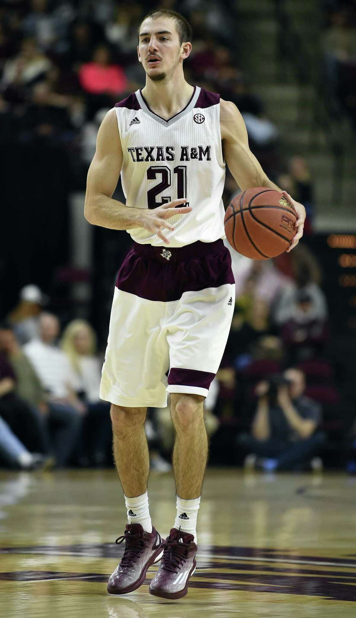 Caruso eyes thefts as A&M looks to roll past Arkansas