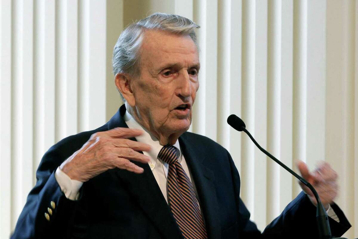 ﻿Former Arkansas Gov. and Sen. Dale Bumpers﻿ drew national attention for his defense of Bill Clinton during the president's impeachment trial.
