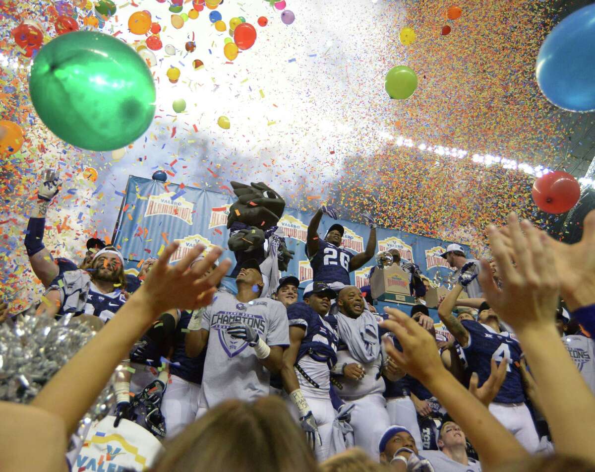 Photos: 2016 Alamo Bowl