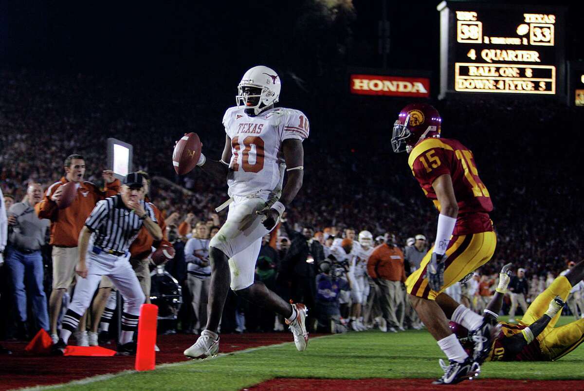 Vince Young scores the game-winning field goal in front of USC player Kevin Thomas in the second half Rose Bowl Wednesday, January 4, 2006 at Rose Bowl Stadium in Pasadena. The Longhorns won on a last-minute touchdown by Vince Young. BAHRAM MARK SOBHANI/STAFF TEXAS LONGHORNS SOUTHERN CALIFORNIA TROJANS USC NATIONAL CHAMPIONSHIP BCS