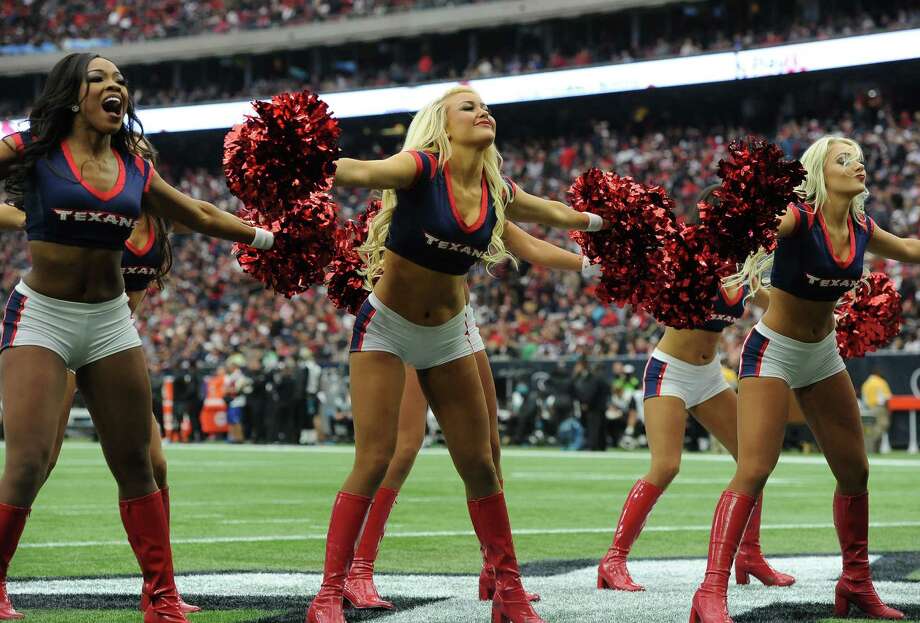 NFL cheerleaders from Week 17 - Houston Chronicle