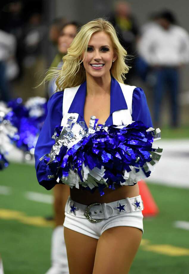 NFL cheerleaders from Week 17 - Houston Chronicle