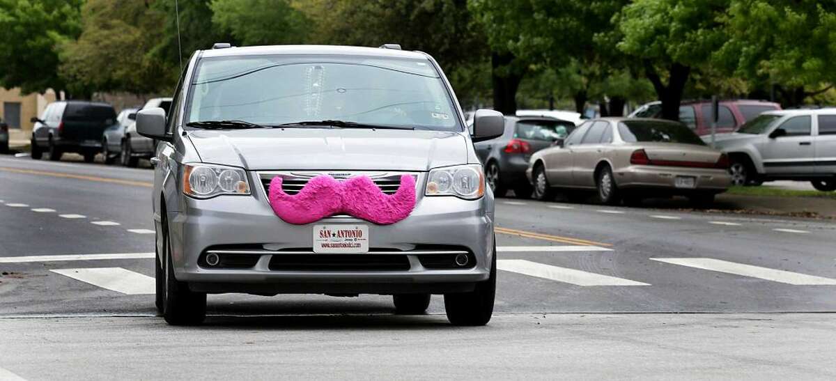 Lyft could make a return to Houston if the governor signs the statewide ride-sharing regulations bill.