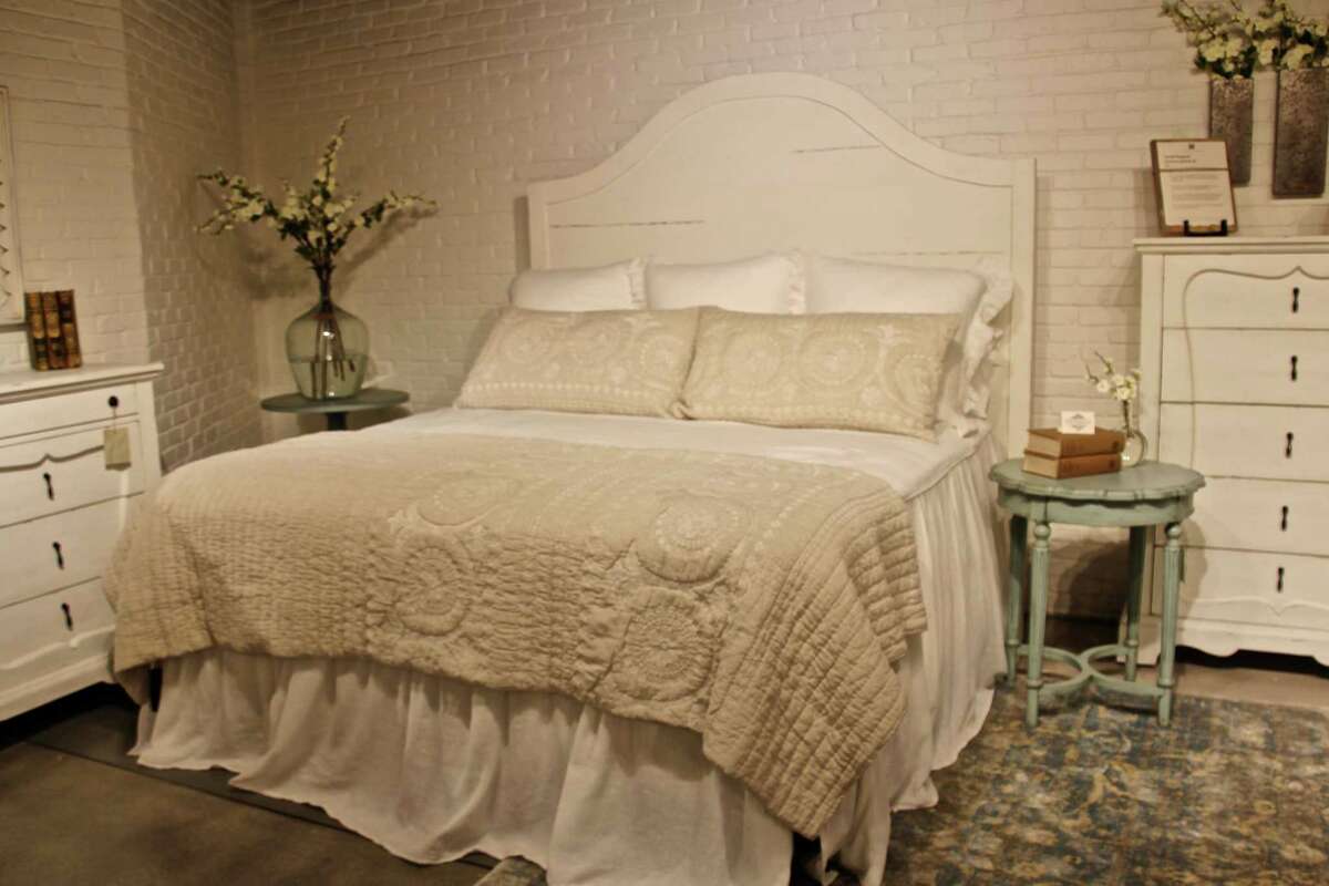 'Fixer Upper' stars launch a furniture line