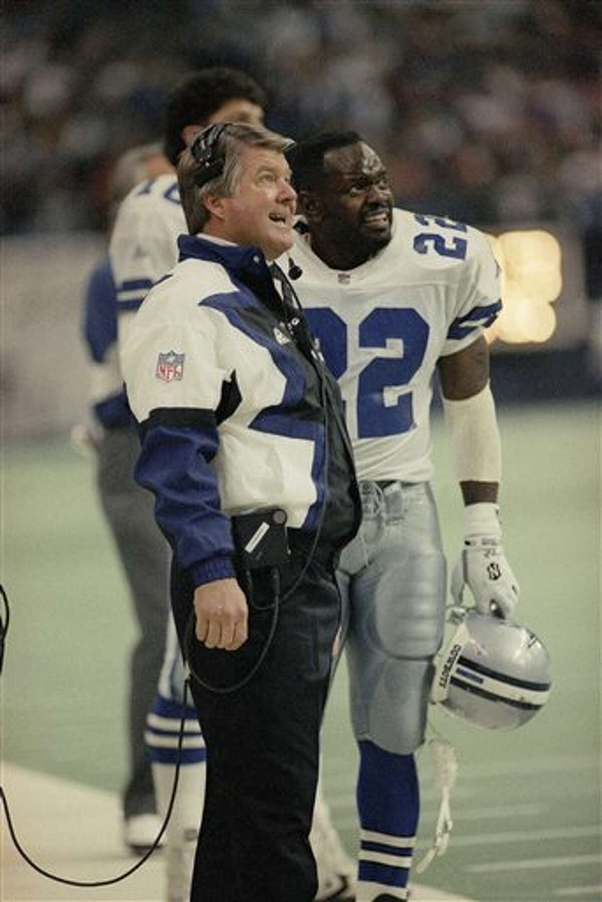 Dallas Cowboys coach Jimmy Johnson and running back Emmitt Smith (22) watch a replay in the second quarter against the Philadelphia Eagles on Dec. 6, 1993 in Irving.